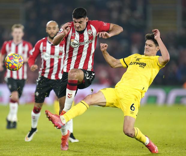 Wimbledon Times: Brentford's Christian Norgaard (right) and Southampton's Armando Broja battle for the ball during the Premier League match at St Mary's Stadium, Southampton.